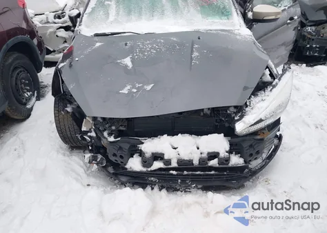 2017 Ford Focus Se z USA, uszkodzony, nr VIN 1FADP3K28HL213453